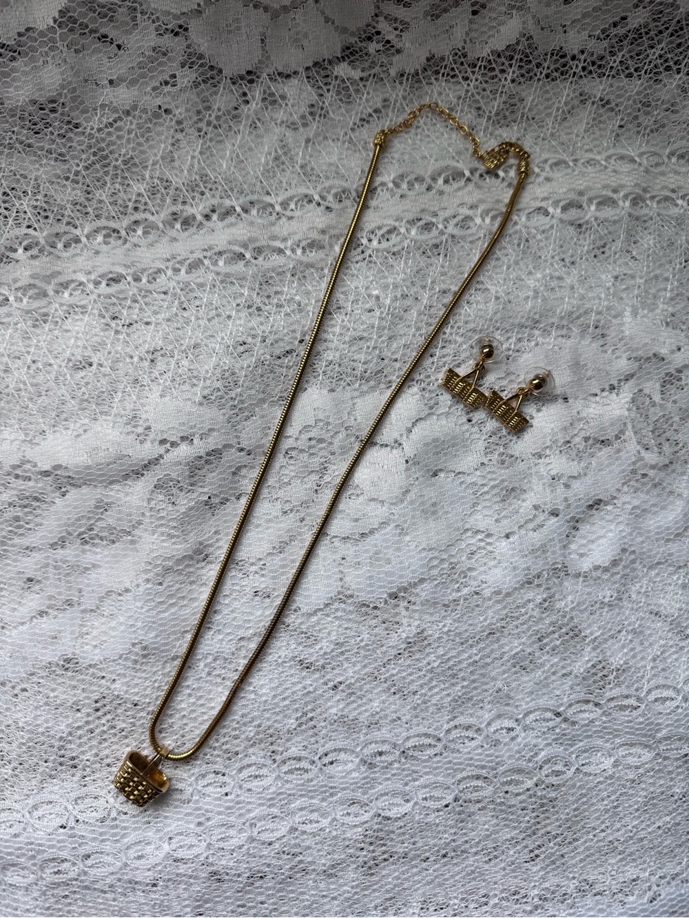 Vintage Basket Gold Tone Matching Jewelry Set